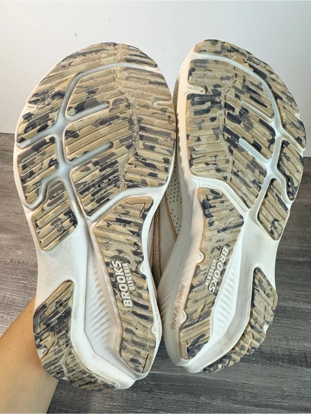 Brooks Glycerin 23 Limited Edition Tofu/Creme/Chocolate Sneakers size 7.5